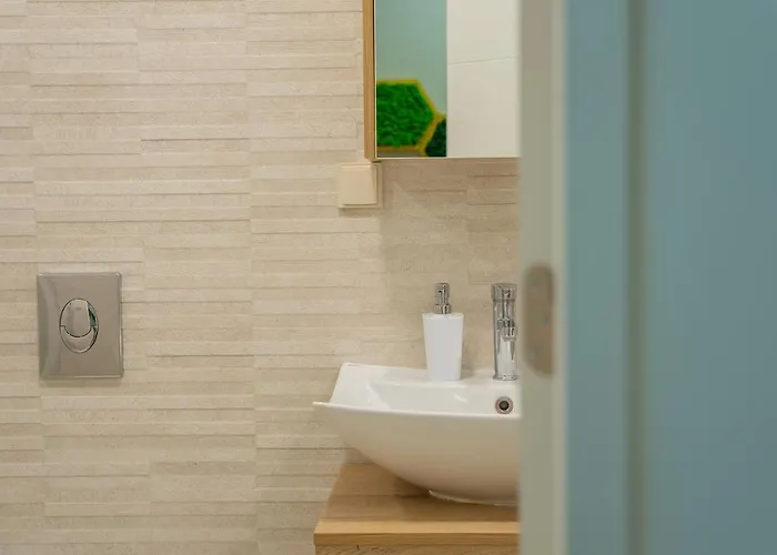 Appartement Elite Business With Free Gym Pass, Street Parking And Full Office Setup *