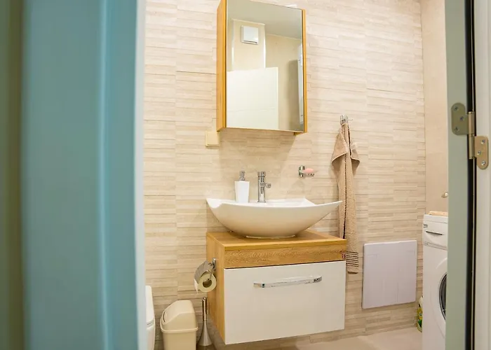 Elite Business With Free Gym Pass, Street Parking And Full Office Setup Appartement *