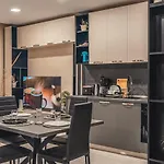 公寓 Elite Business With Free Gym Pass, Street Parking And Full Office Setup *