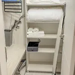 Elite Business With Free Gym Pass, Street Parking And Full Office Setup 公寓