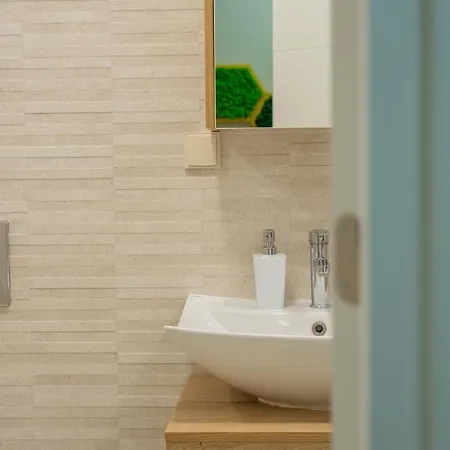 Апартамент Elite Business With Free Gym Pass, Street Parking And Full Office Setup *