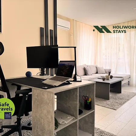 Apartament Elite Business With Free Gym Pass, Street Parking And Full Office Setup
