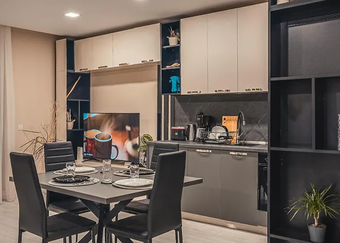 公寓 Elite Business With Free Gym Pass, Street Parking And Full Office Setup *