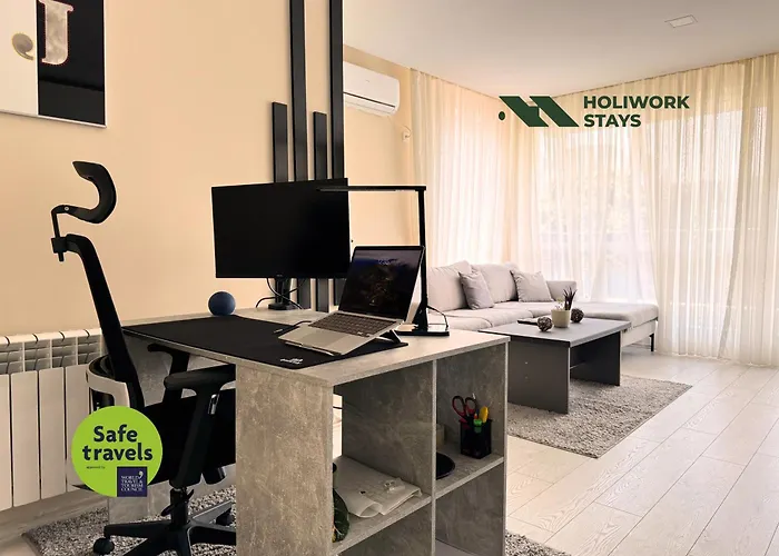 公寓 Elite Business With Free Gym Pass, Street Parking And Full Office Setup